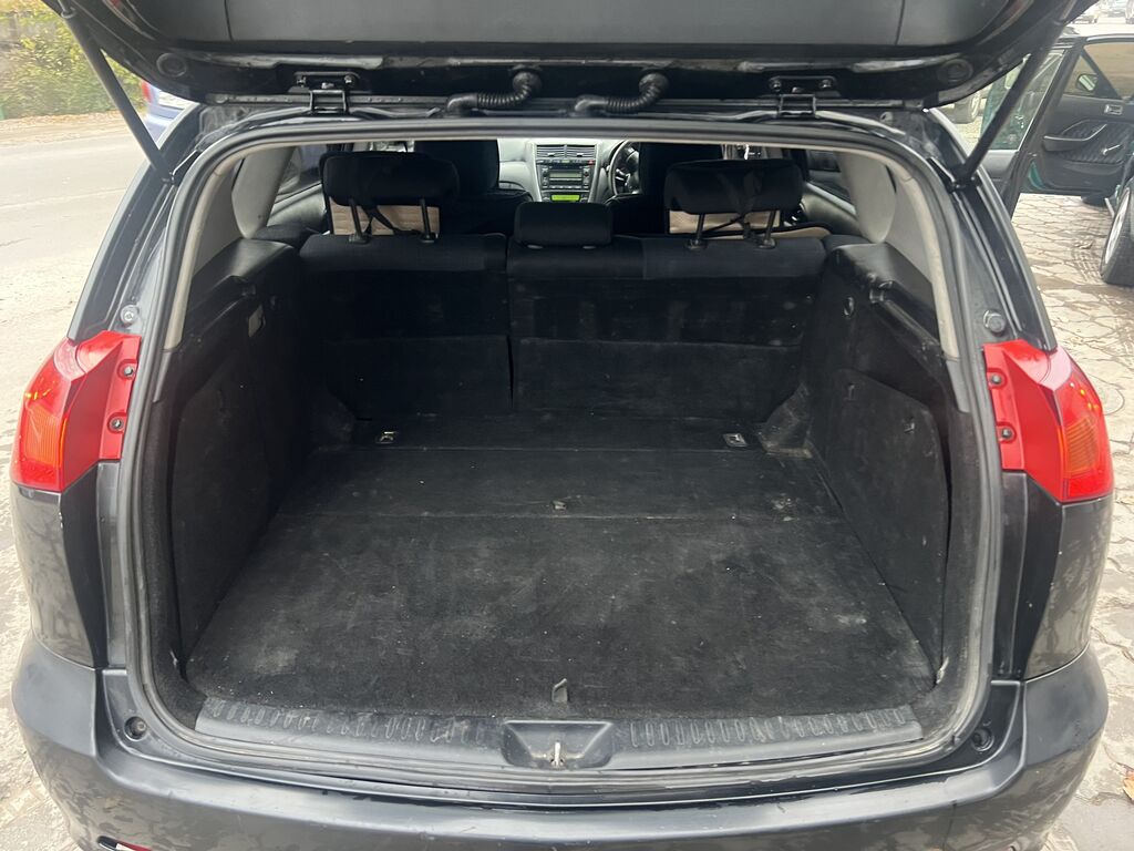 Продаю срочно toyota caldina 1.8 объем 2003 года Машина в хорошем