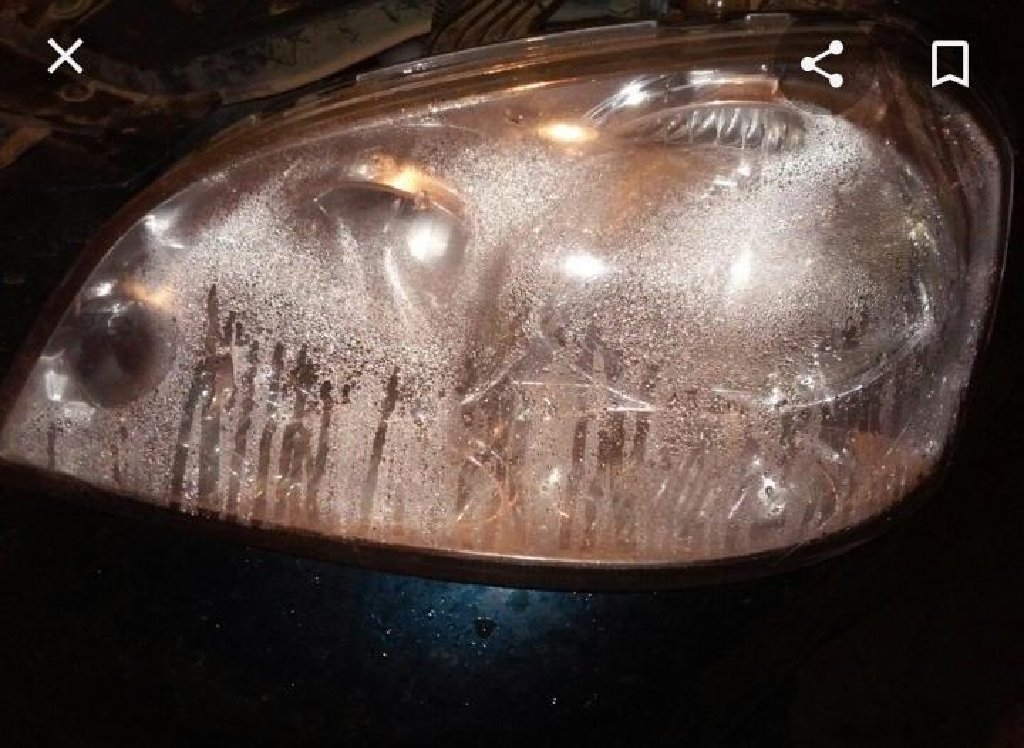 Потеют фары бмв е90. Налет на линзах фар. Расплавились фары авто. Запотевание задних фонарей мазда 3 bk. Porsche 958 запотевают фары.
