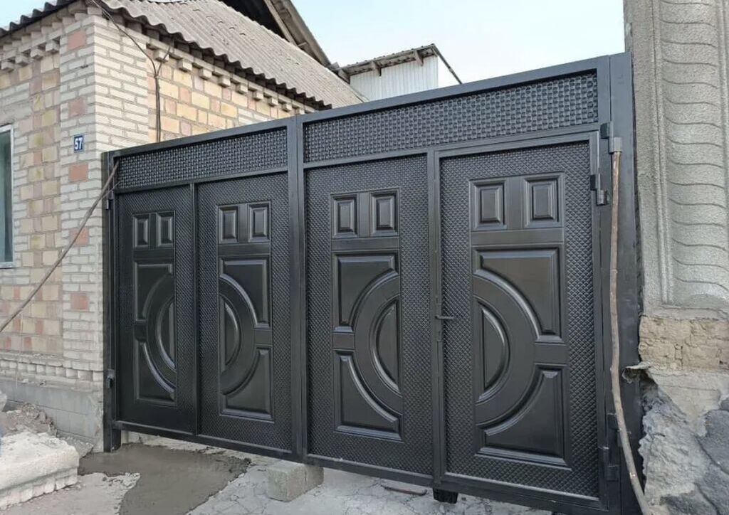 Кованые металлические ворота - Тип: распашные секционные ворота из: фото 8