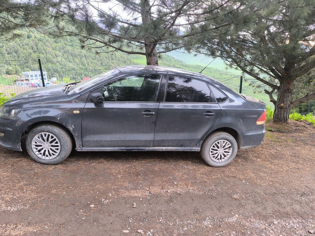 Volkswagen Polo: 2015 г., 1.6 л, Механика, Бензин, Седан: фото 2