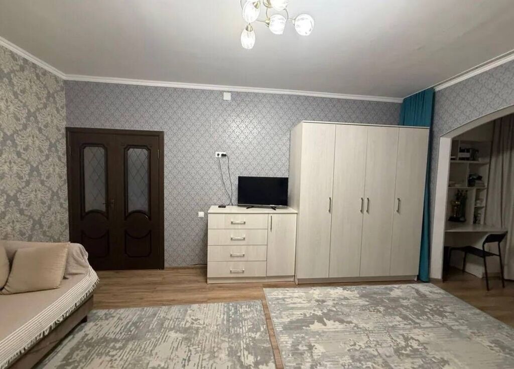 1 комната, 42 м², 12 мкр 106 серия, 3 этаж, Евроремонт: фото 3