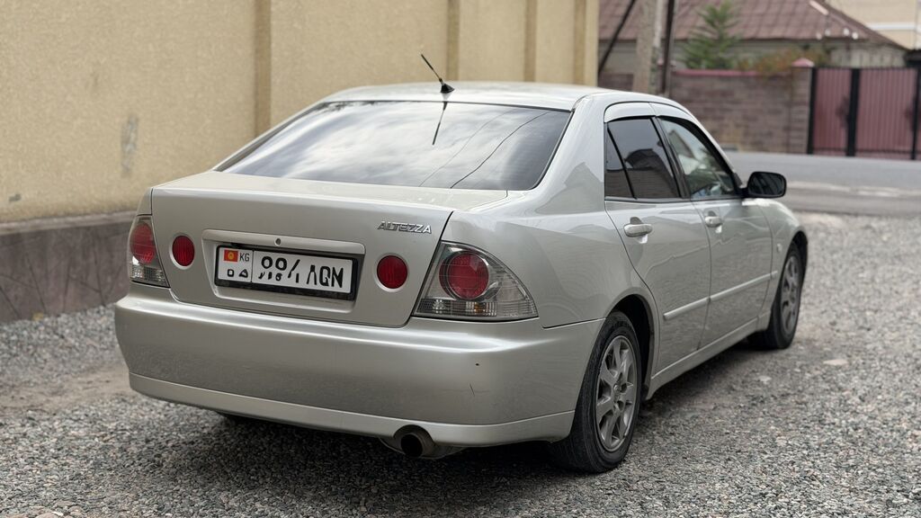 Toyota Altezza: 2002 г., 2 л, Автомат, Бензин, Седан: фото 4