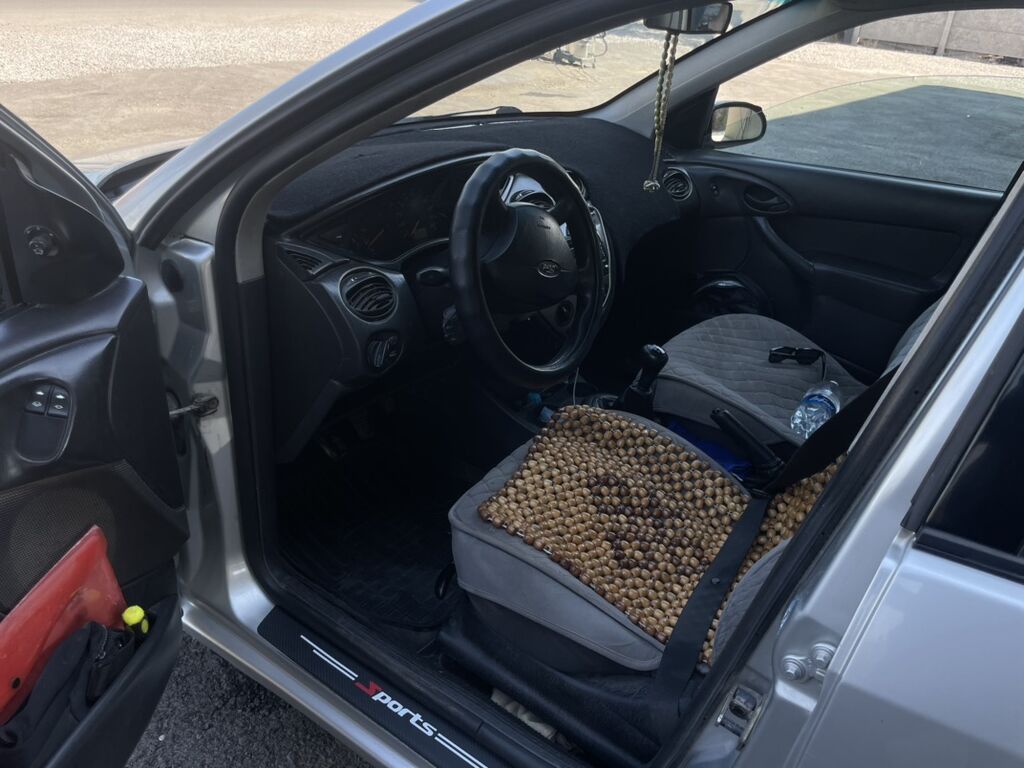 Ford Focus: 2003 г., 1.6 л, Механика, Газ, Хэтчбэк: фото 6