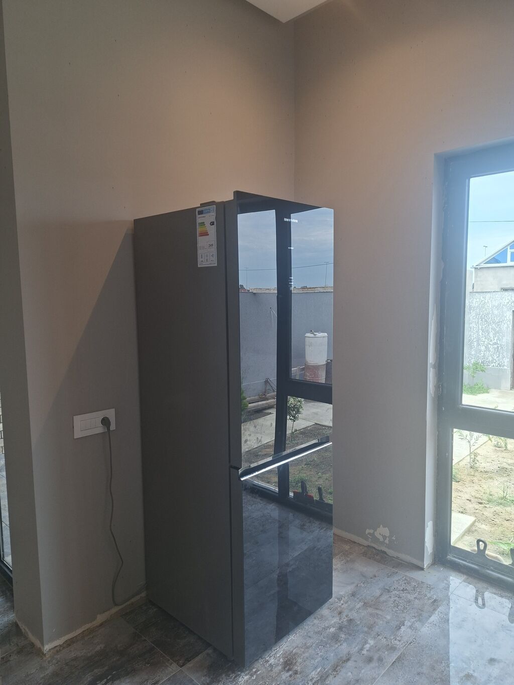 3 otaqlı, 100 kv. m, Yeni təmirli