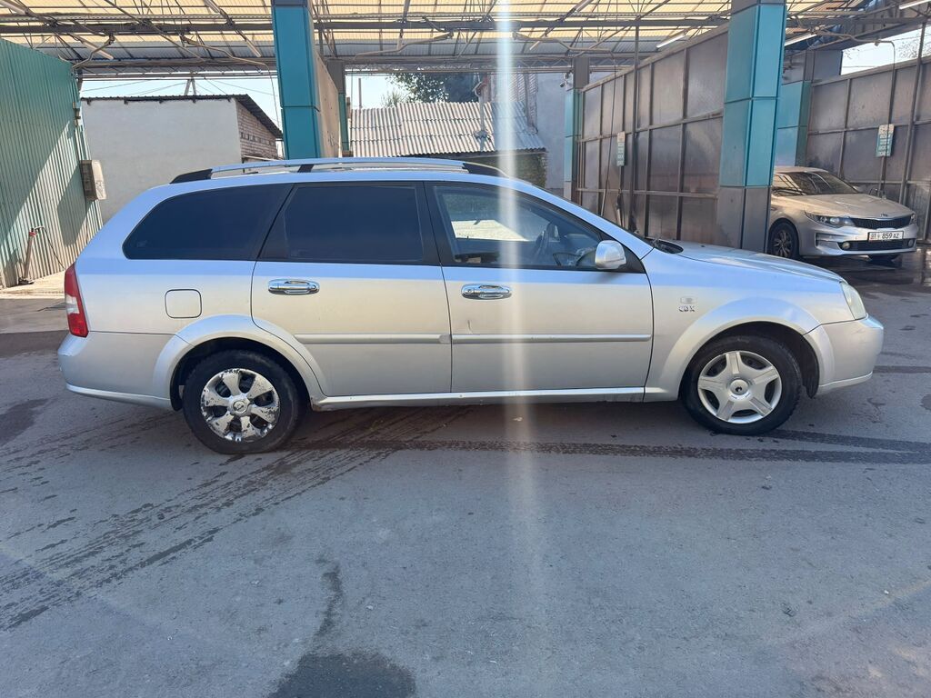 Chevrolet Lacetti: 2005 г., 1.8 л, Механика, Бензин, Универсал: фото 3