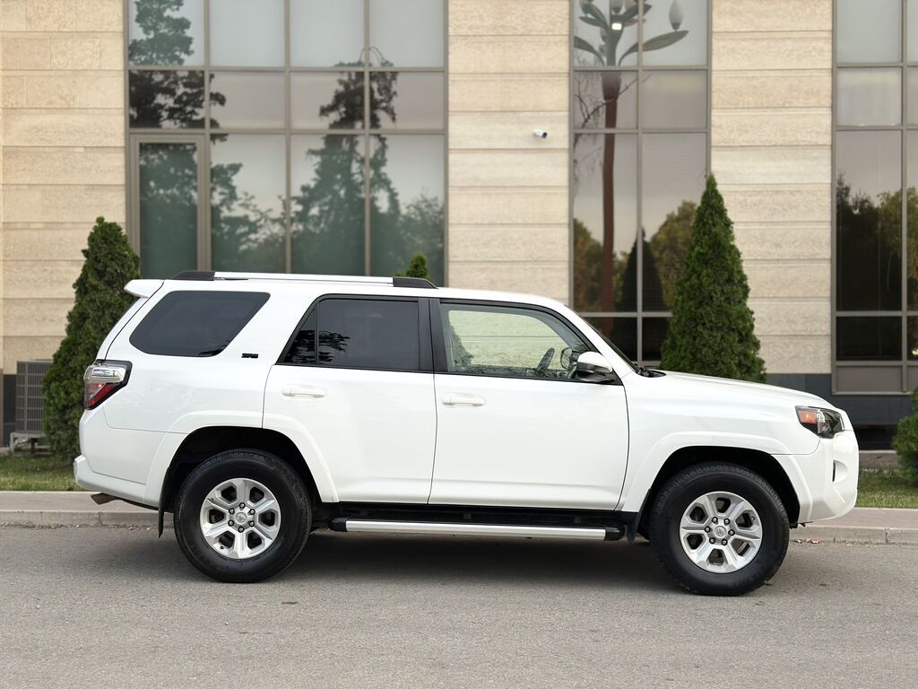 Toyota 4Runner: 2020 г., 4 л, Автомат, Бензин, Внедорожник: фото 5