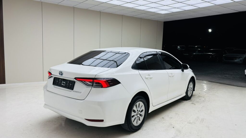 Toyota Corolla: 2019 г., 1.8 л, Автомат, Гибрид, Седан: фото 6