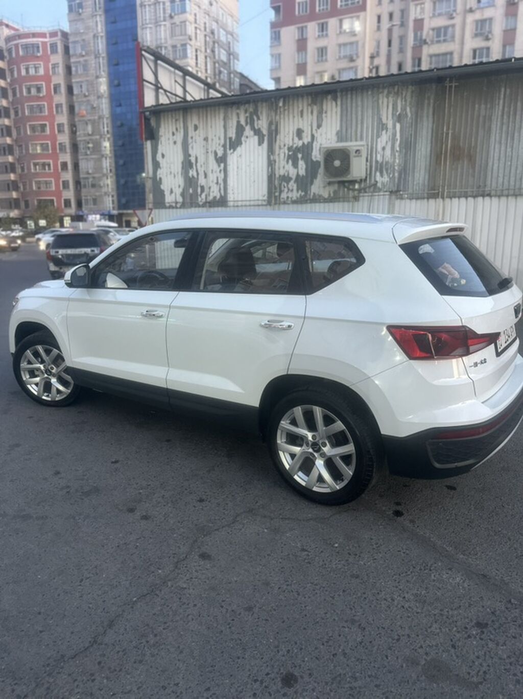 Volkswagen Jetta: 2022 г., 1.4 л, Механика, Бензин, Кроссовер: фото 4