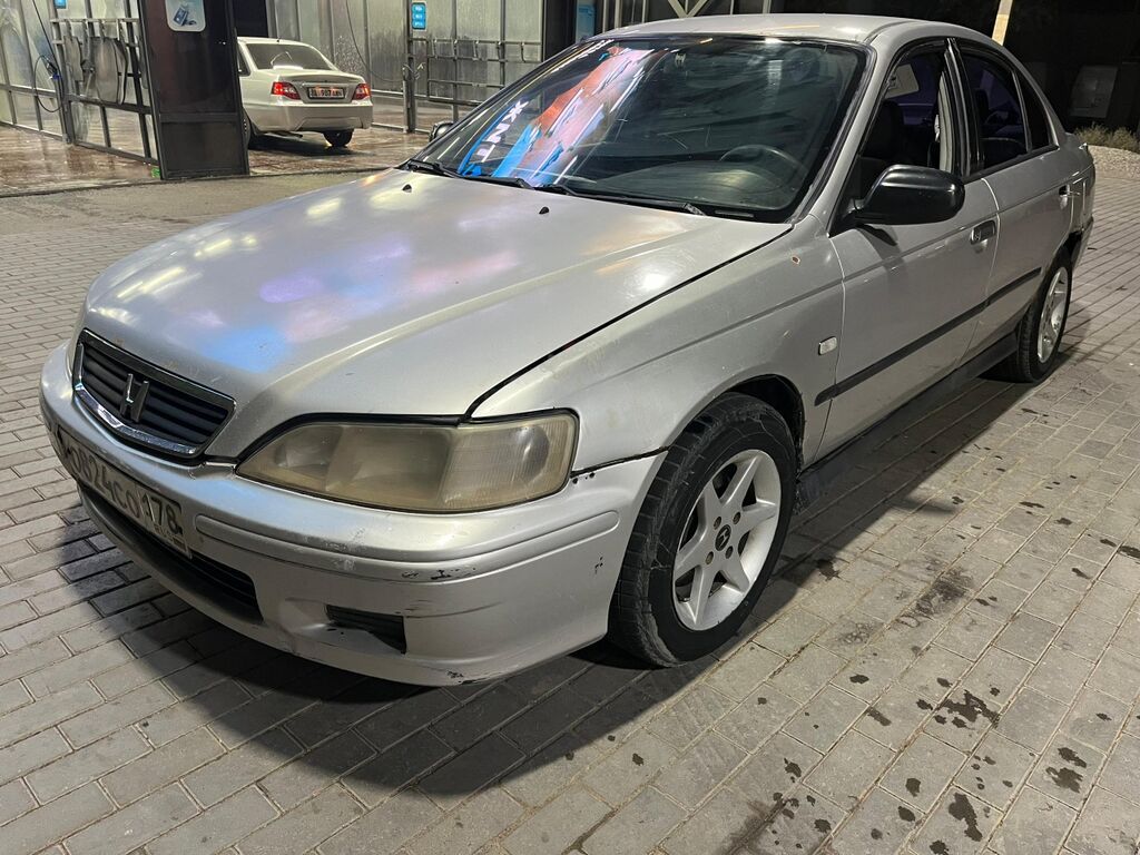 Продаю авто запчасти на Хонда аккорд.1999 года мотор коробка все есть