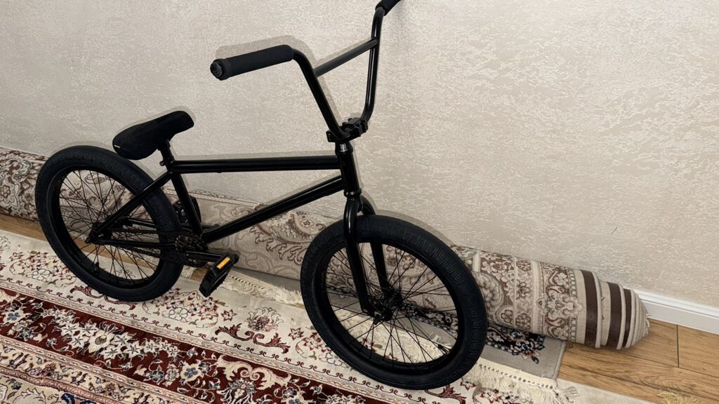 BMX велосипед, полностью в матовом чёрном цвете. Характеристики и: фото 1