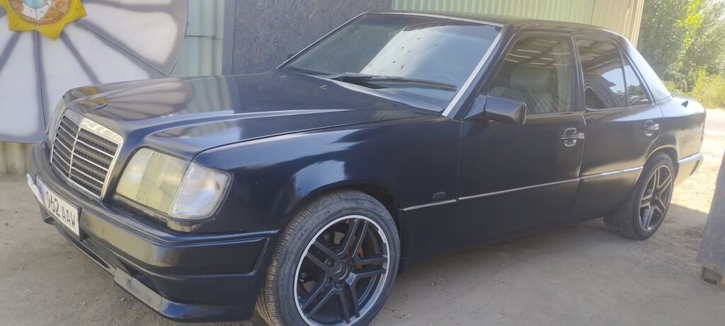 Mercedes-Benz W124: 1992 г., 2.2 л, Механика, Бензин, Седан: фото 4