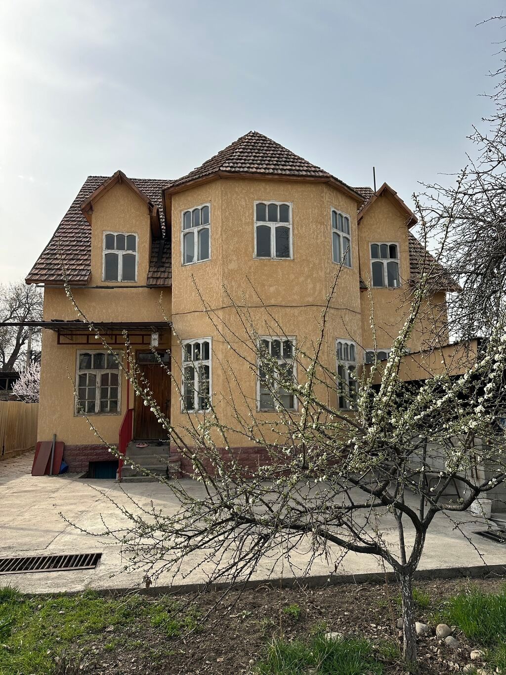 Продаётся 2-этажный дом в элитном районе Киргизия-1! Отличное: фото 4