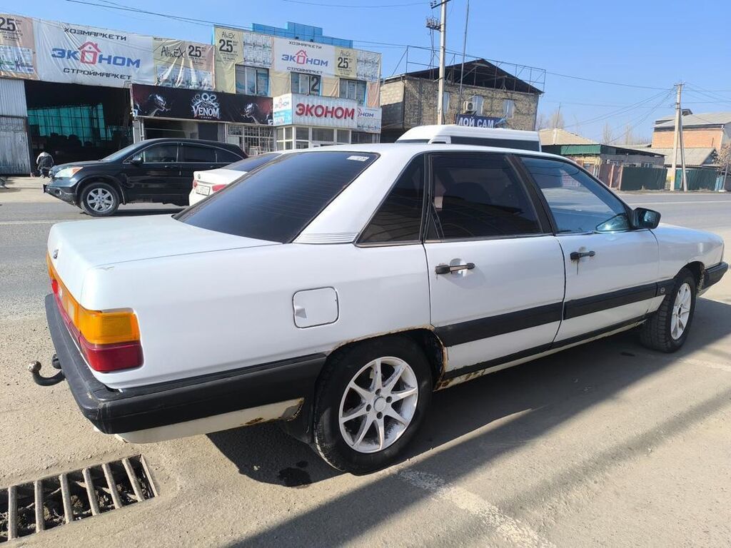 Audi 100: 1987 г., 2.3 л, Механика, Бензин, Седан: фото 4
