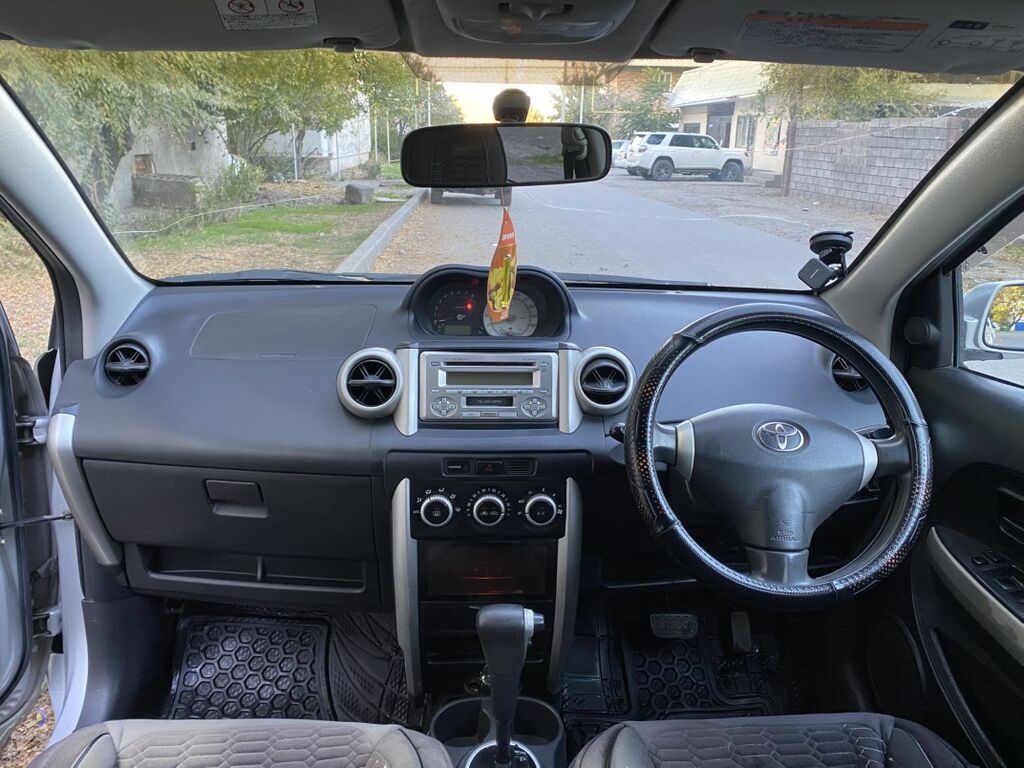 Toyota Ist: 2003 г., 1.3 л, Автомат, Бензин, Хэтчбэк: фото 6