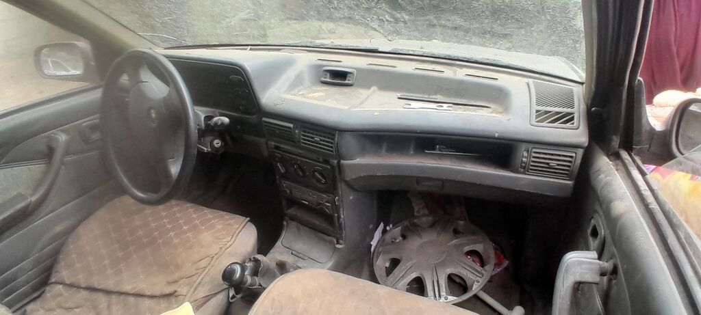 Daewoo Nexia: 1999 г., 1.5 л, Механика, Бензин, Седан: фото 5