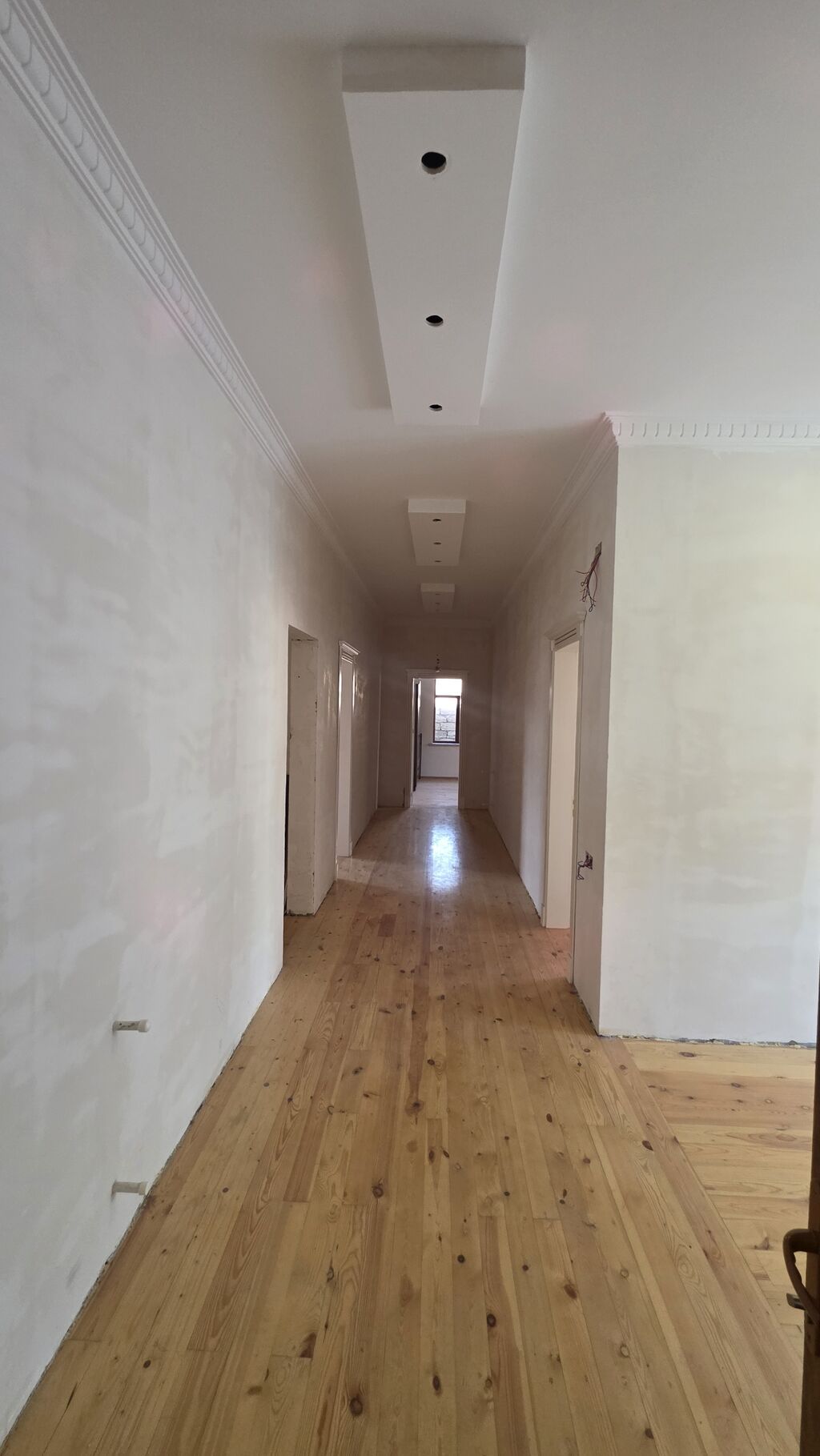 5 otaqlı, 145 kv. m, Təmirsiz