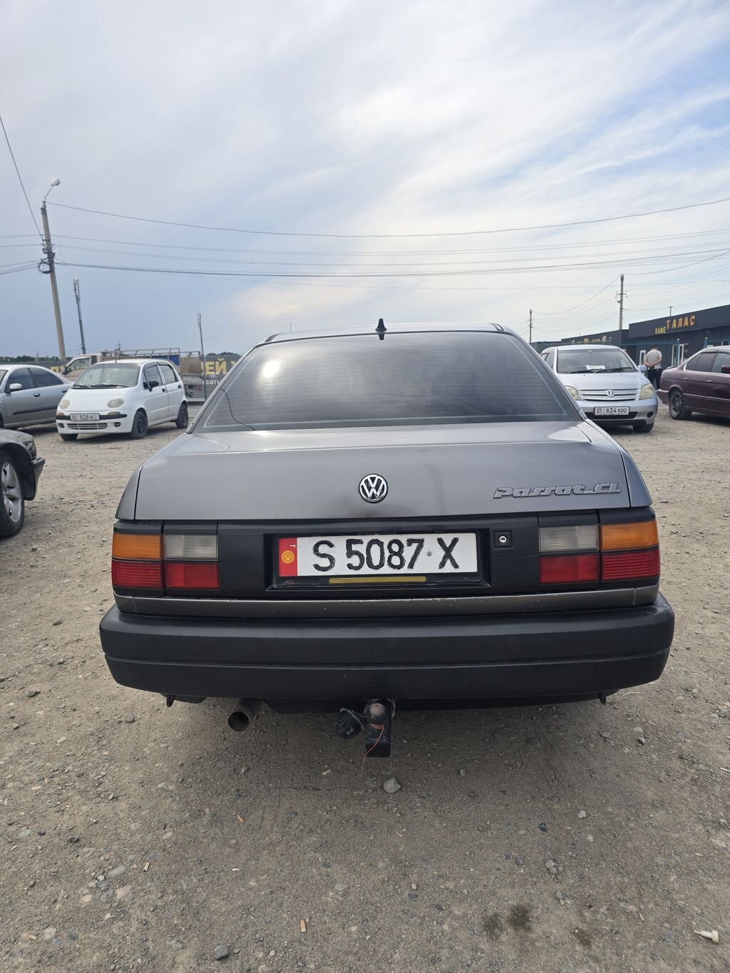 Volkswagen Passat: 1988 г., Седан: фото 4