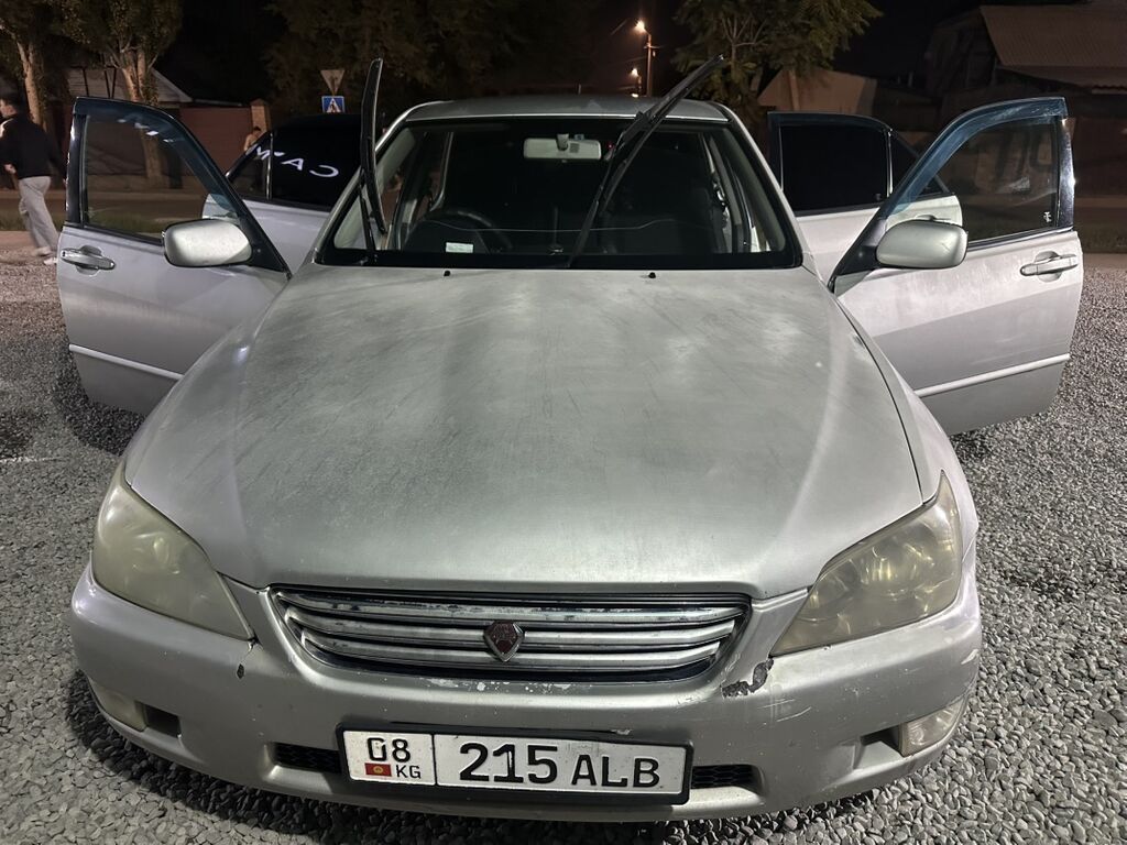 Toyota Altezza: 2003 г., 2 л, Автомат, Бензин, Седан: фото 3