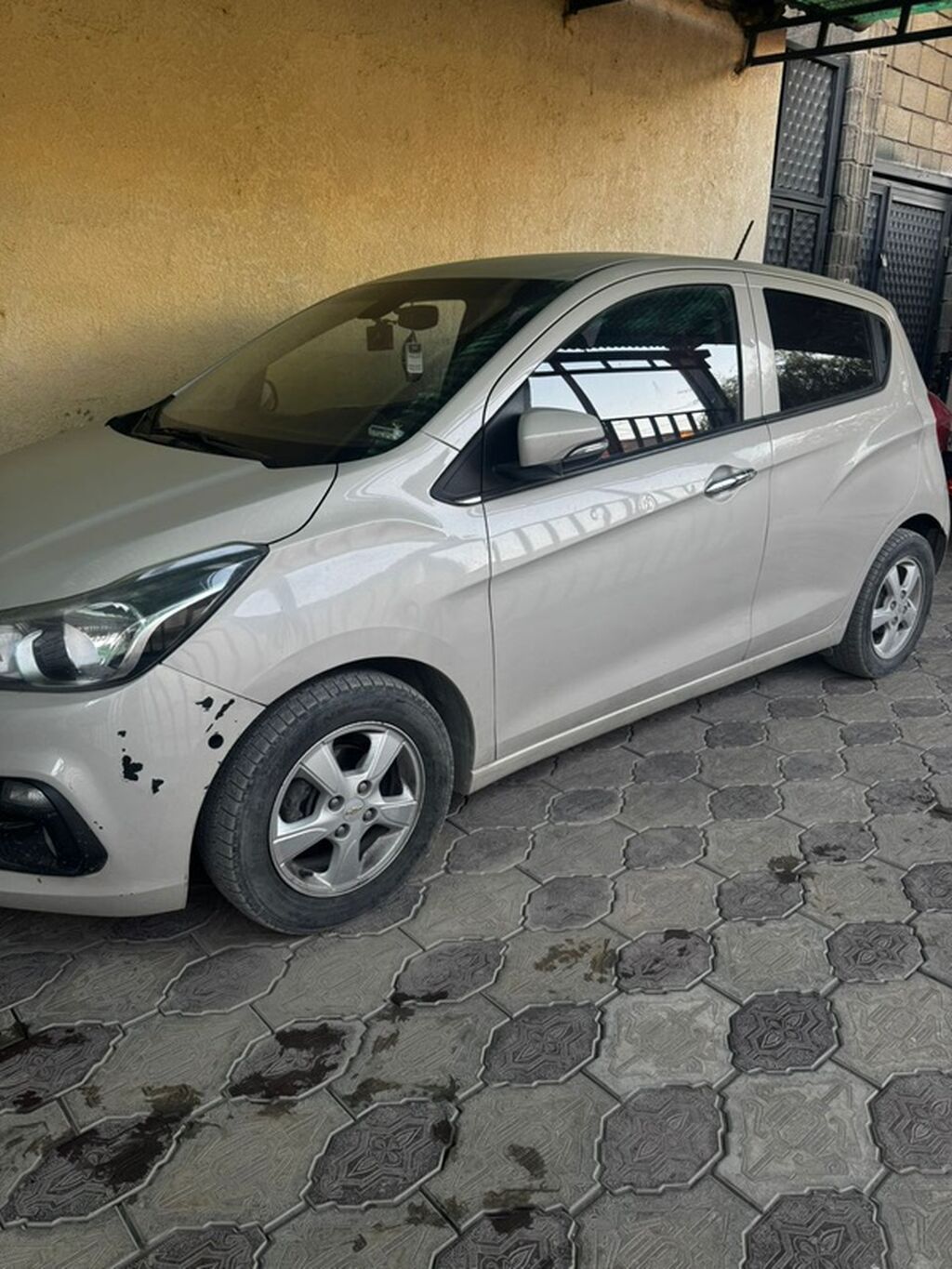 Chevrolet Spark: 2017 г., 1 л, Автомат, Бензин, Хэтчбэк: фото 2
