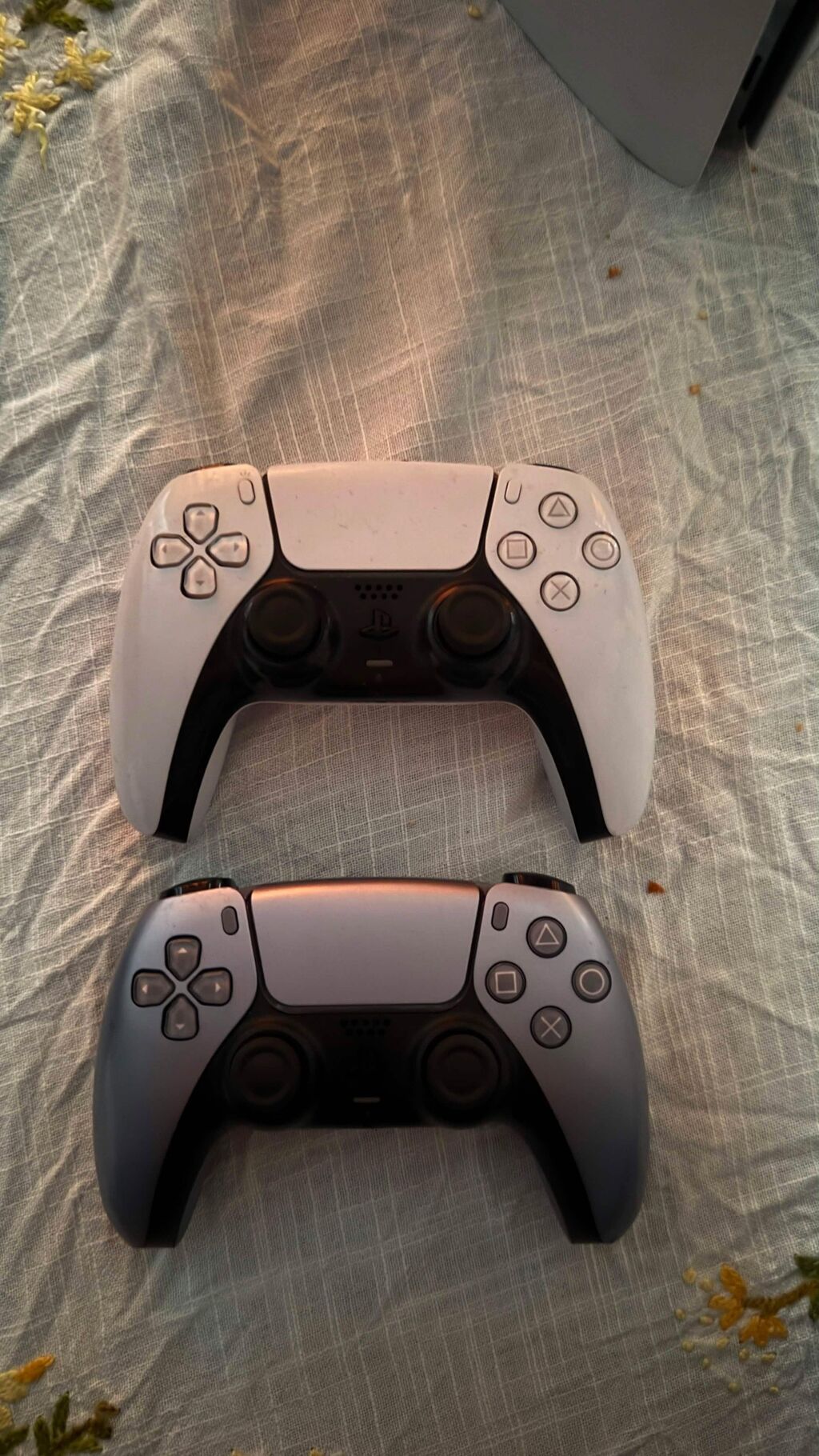 PlayStation 5 (версия с дисководом) + 2 геймпада DualSense срочно: фото 3