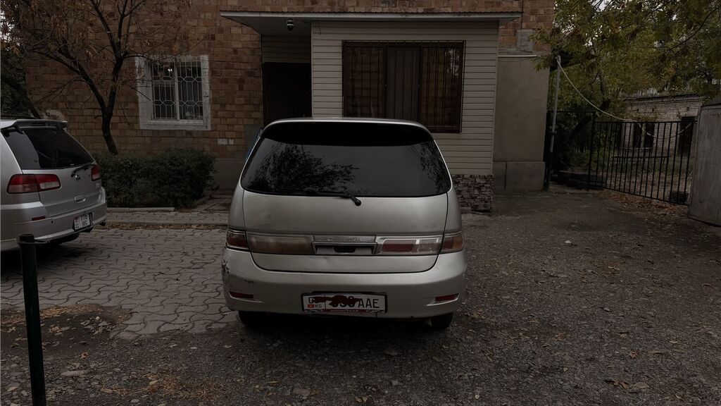 Toyota Ipsum: 2001 г., 2 л, Бензин, Минивэн: фото 5