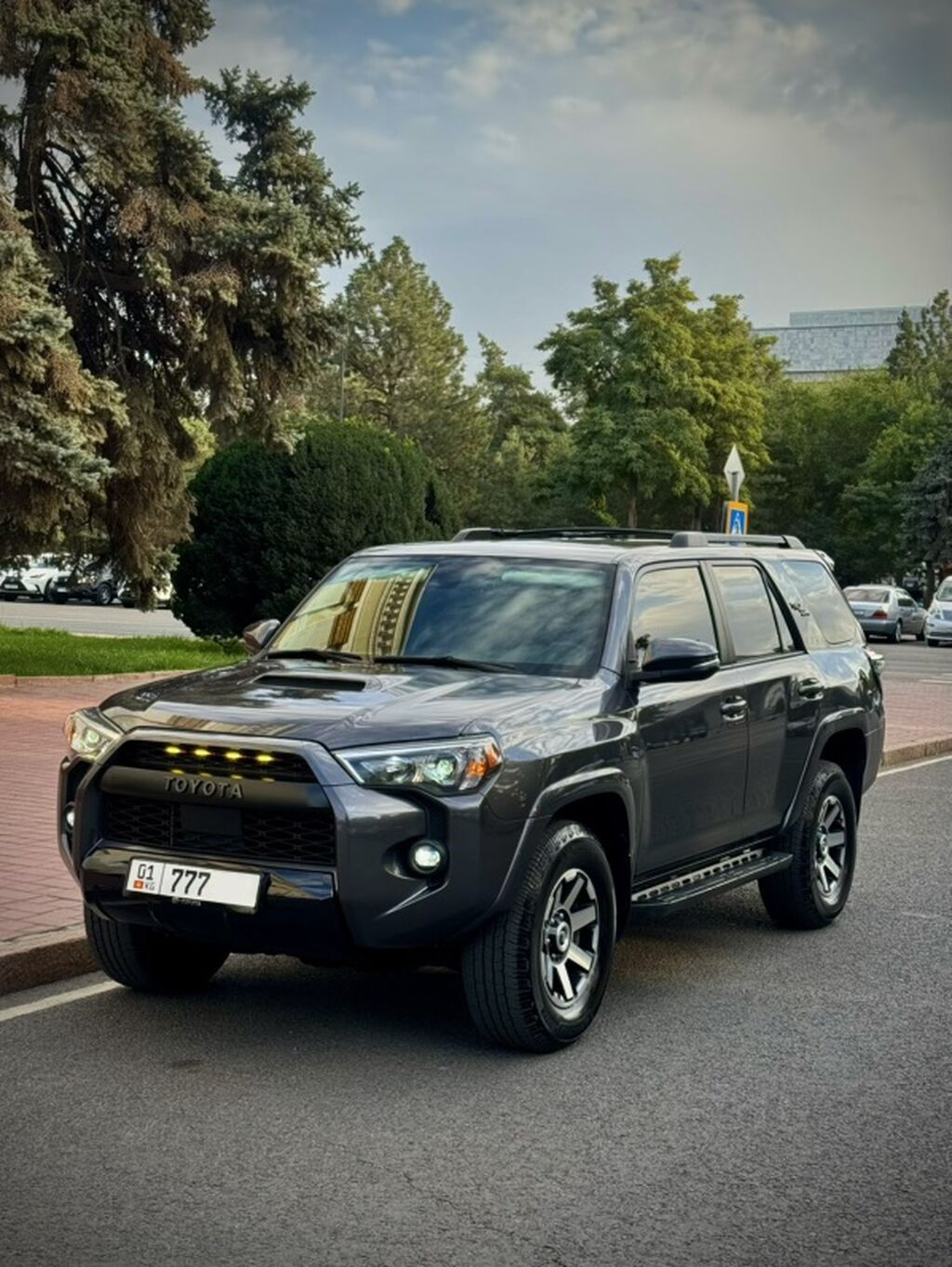 Toyota 4Runner: 2020 г., 4 л, Автомат, Бензин, Внедорожник: фото 3
