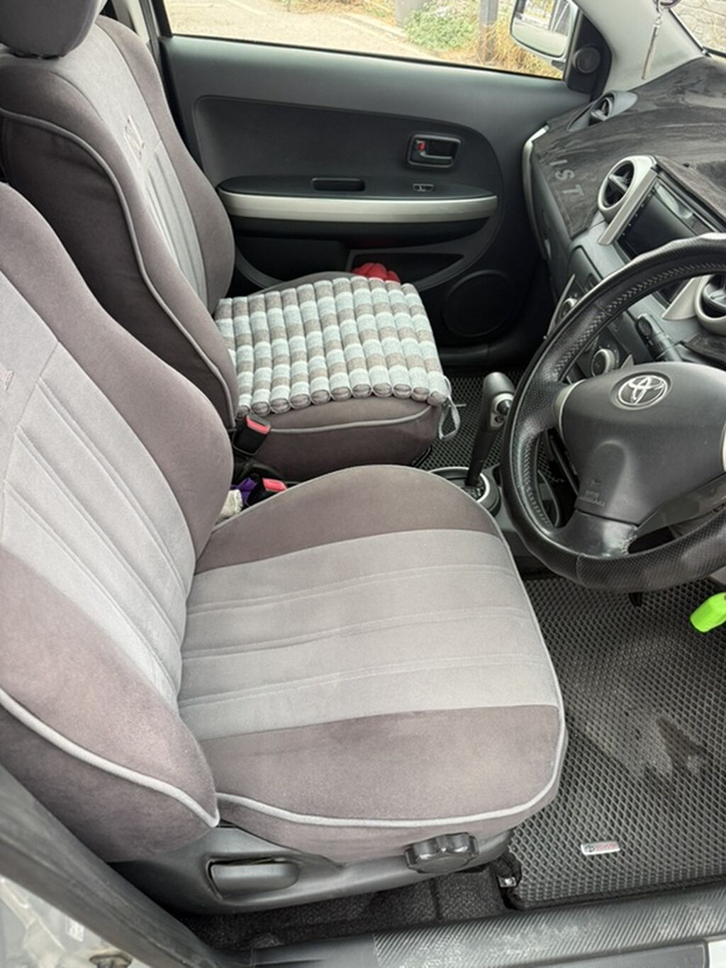 Toyota Ist: 2003 г., 1.5 л, Автомат, Бензин, Хэтчбэк: фото 7