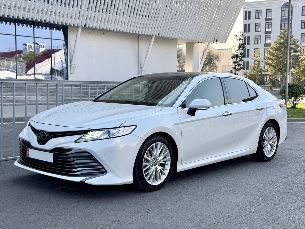 Toyota Camry: 2018 г., 2.5 л, Автомат, Бензин, Седан: фото 1