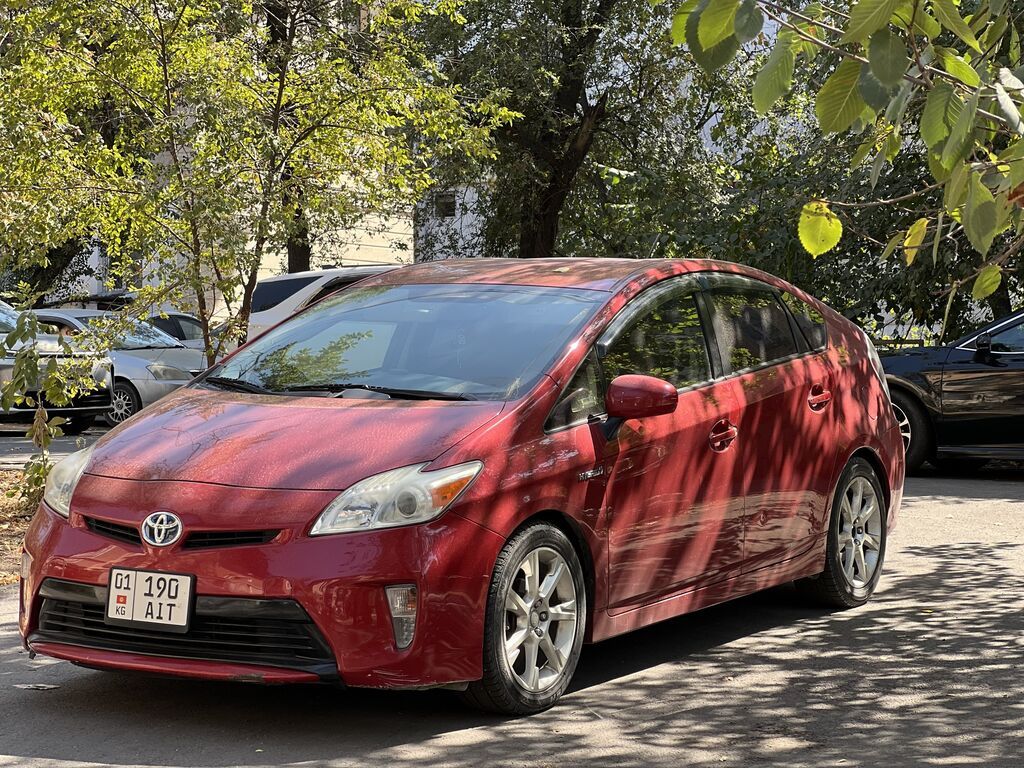 Toyota Prius: 2014 г., 1.8 л, Вариатор, Гибрид, Хэтчбэк: фото 2