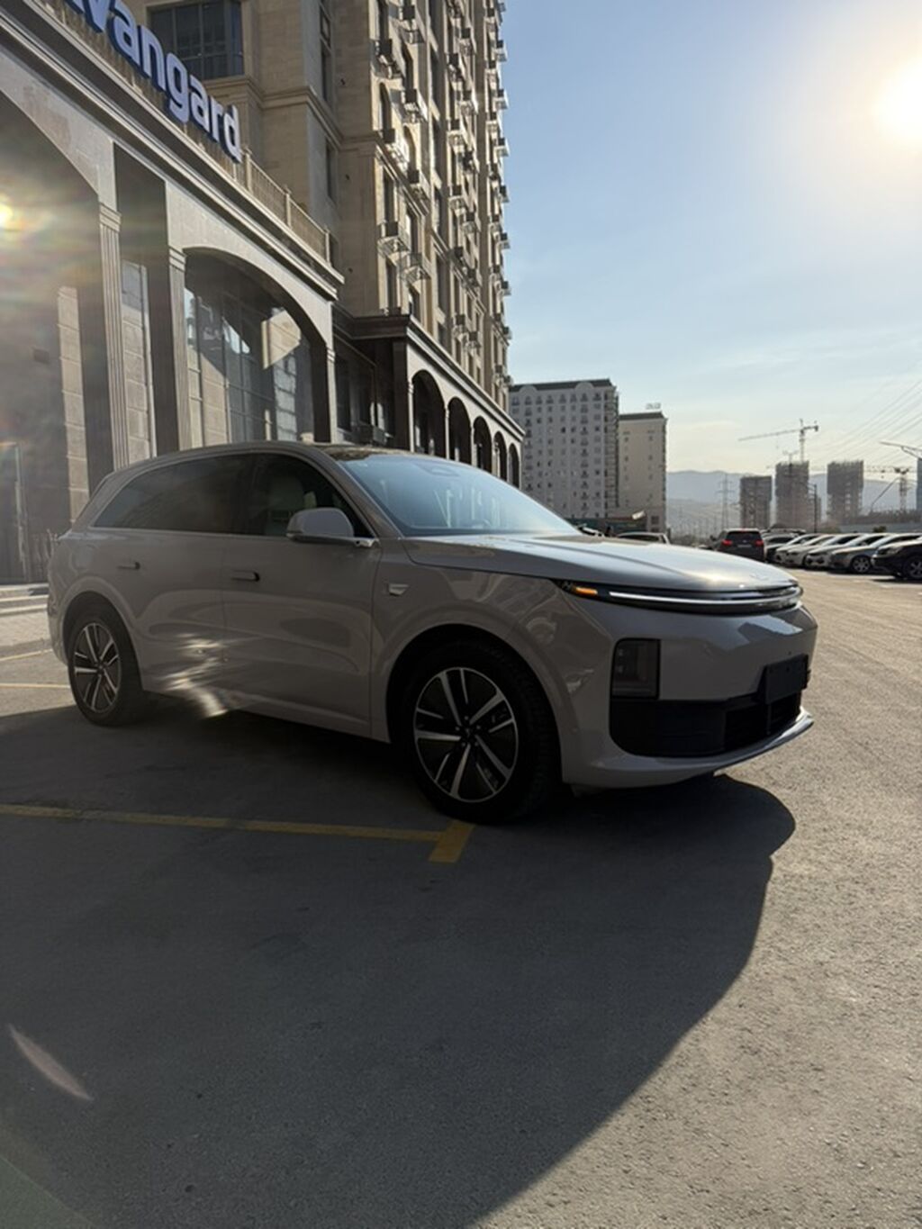 Lixiang L6: 2024 г., 1.5 л, Автомат, Гибрид, Внедорожник: фото 4
