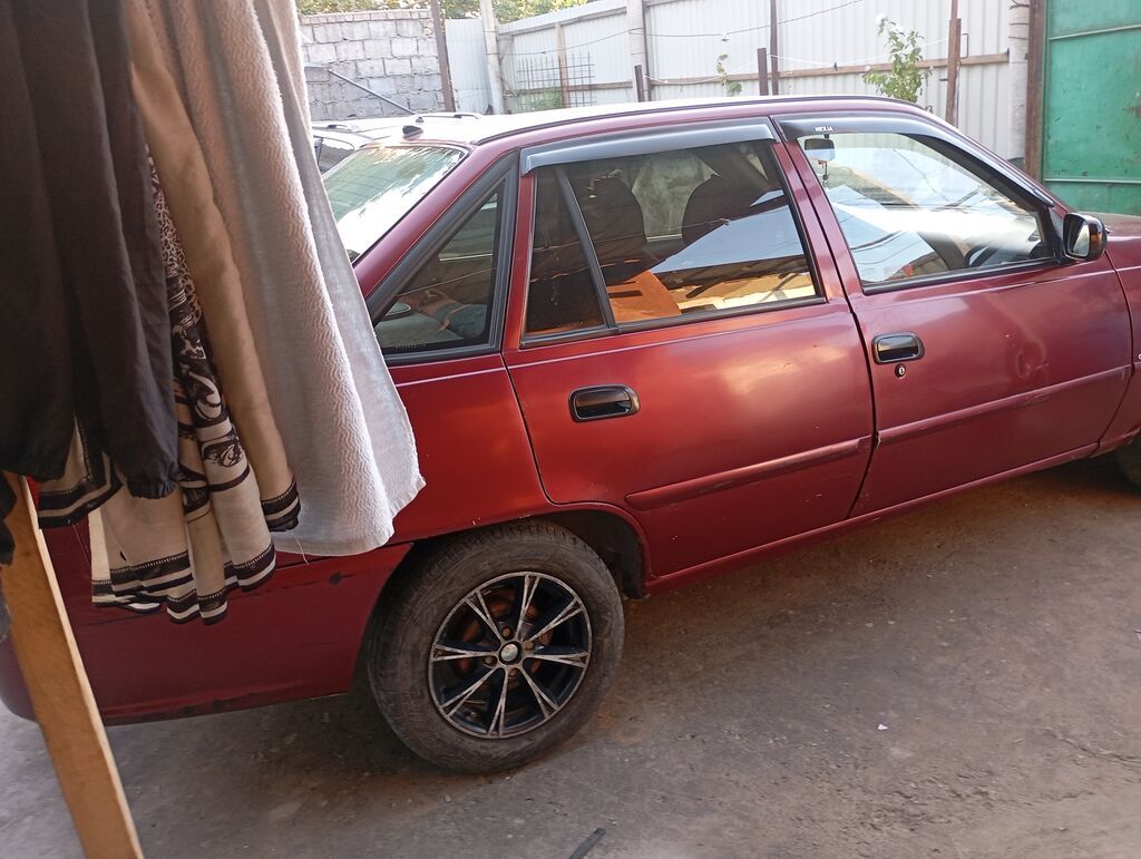 Daewoo Nexia: 2008 г., 1.5 л, Механика, Седан: фото 7