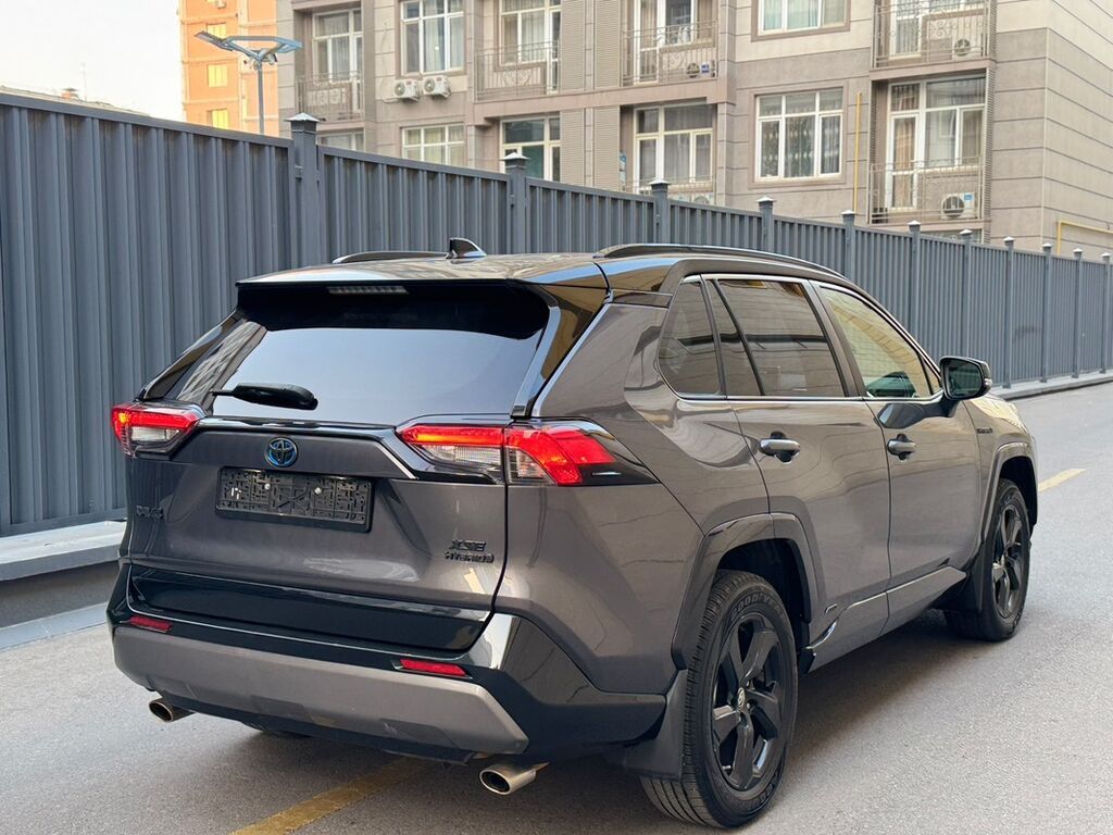 Toyota RAV4: 2019 г., 2.5 л, Автомат, Гибрид, Кроссовер: фото 2