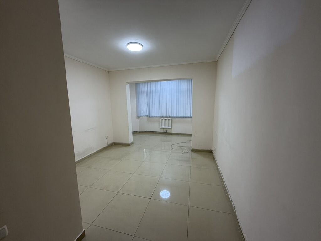 Аренда офисов, 140 м², В жилом комплексе, С отдельной кухней