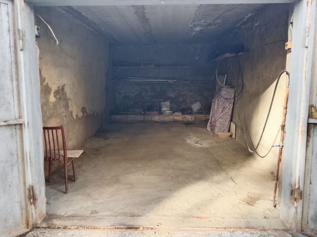 9-cu Mikrorayonda, yol kənarında yerləşən daş qaraj icarəyə verilir