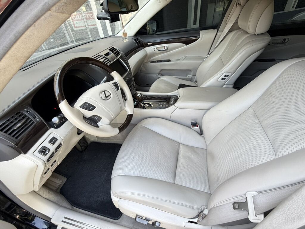 Lexus LS: 2009 г., 5 л, Автомат, Бензин, Седан: фото 4