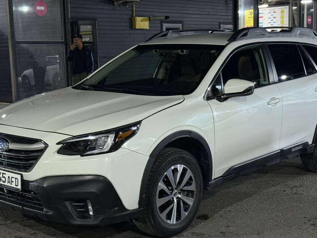 Subaru Outback: 2021 г., 2.4 л, Вариатор, Бензин, Универсал: фото 1