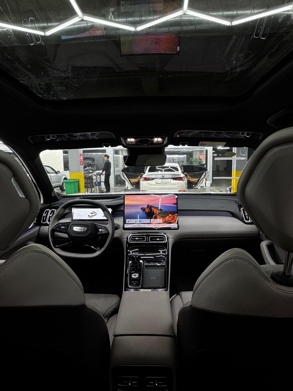 Geely Atlas Pro: 2025 г., 1.5 л, Робот, Бензин, Кроссовер: фото 6