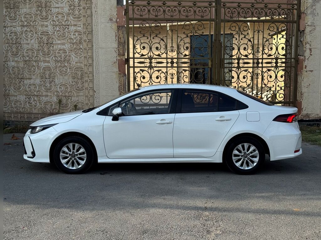 Toyota Corolla: 2021 г., 1.8 л, Вариатор, Гибрид, Седан: фото 4