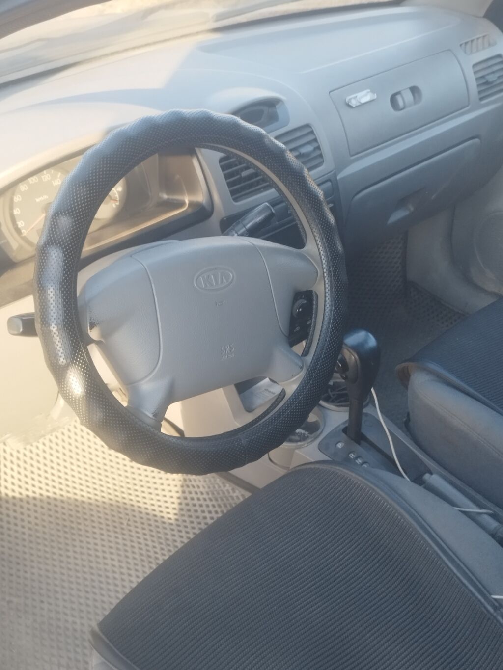 Kia Rio: 2004 г., Автомат, Бензин, Хэтчбэк: фото 3