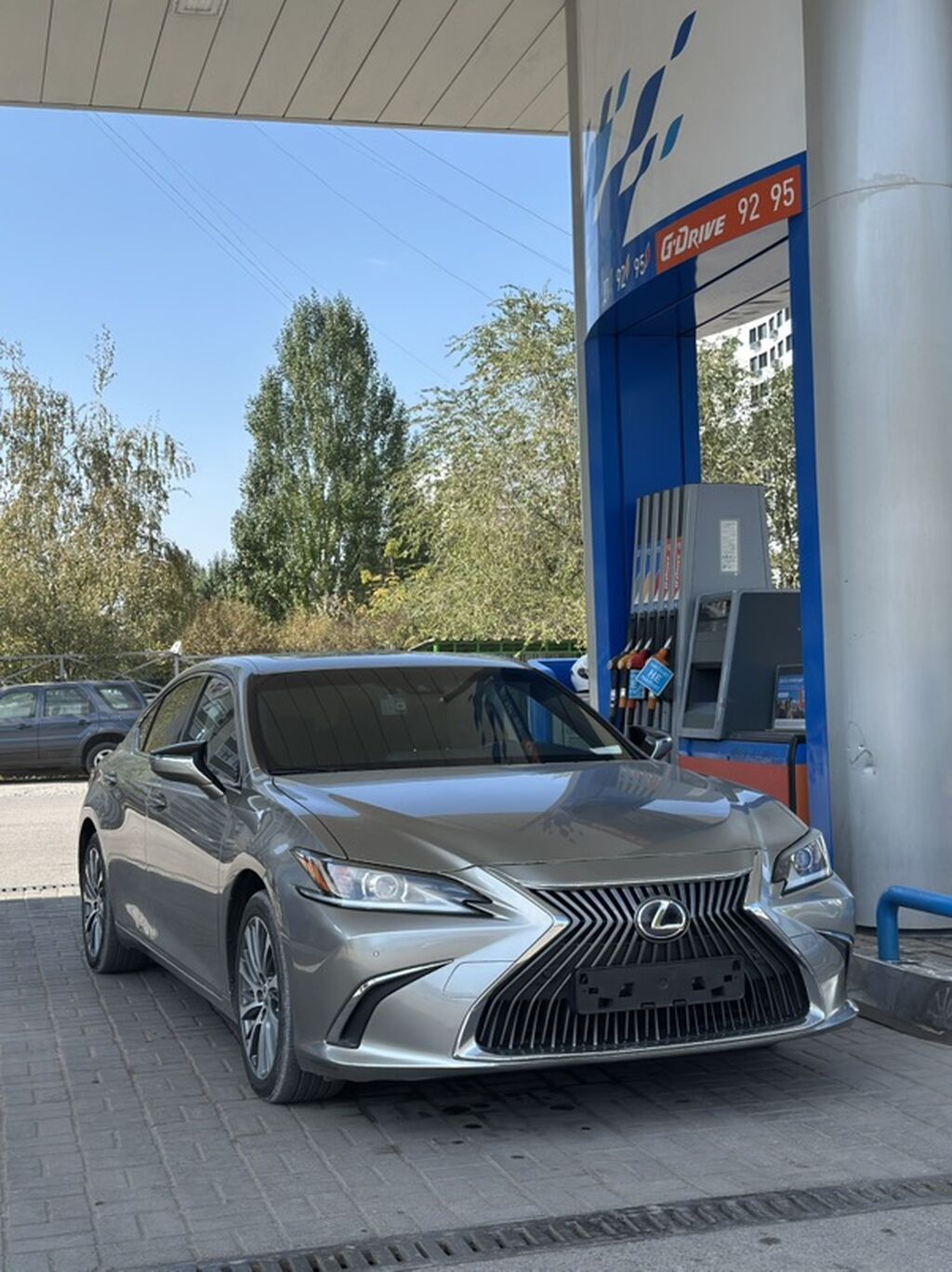 Lexus ES: 2019 г., 2.5 л, Автомат, Гибрид, Седан: фото 1