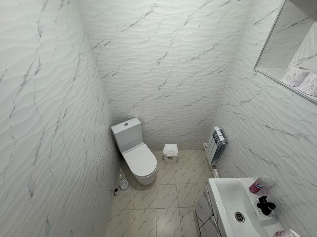 Продается просторный двухэтажный дом в г. Кара-Балта Адрес: г — фото 3