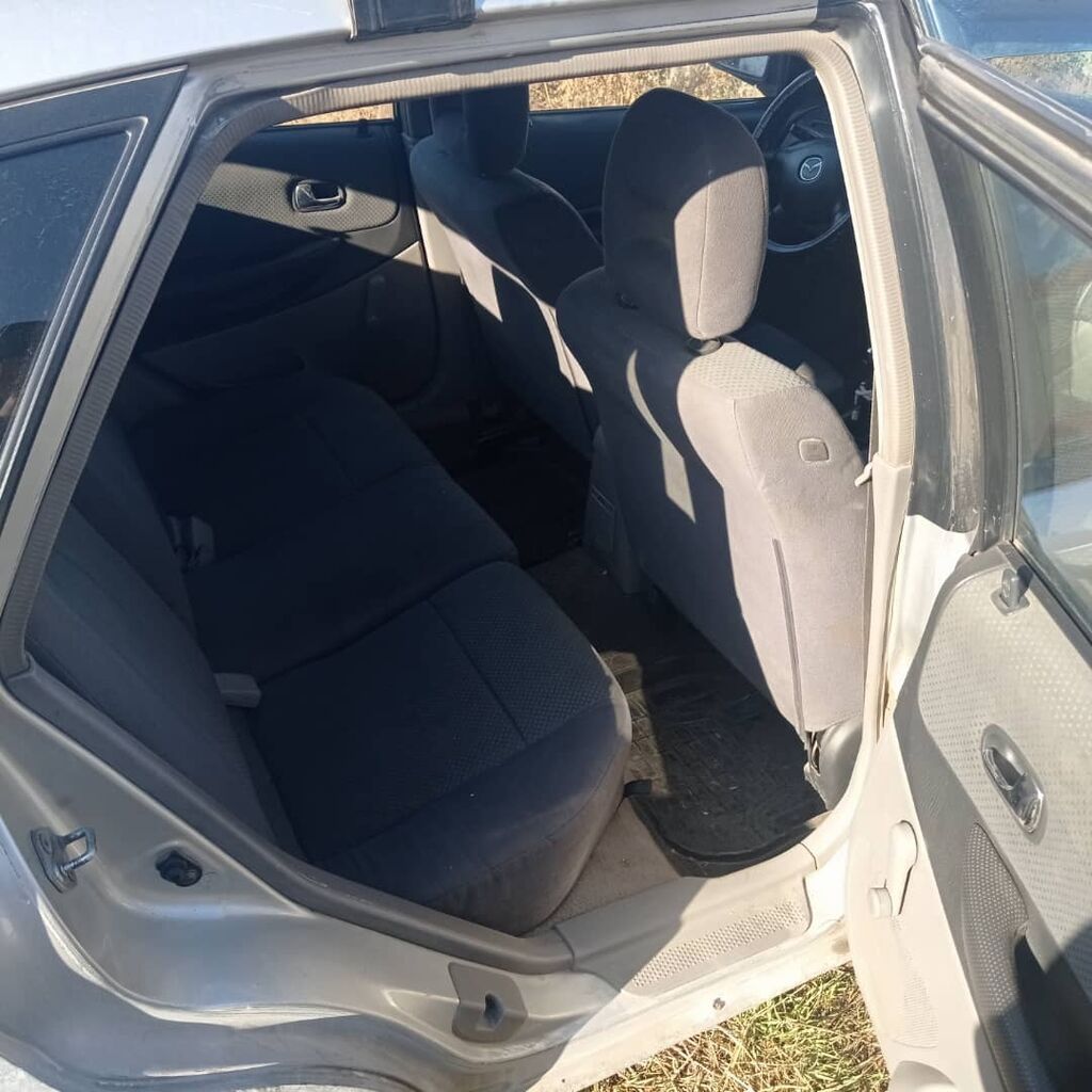 Mazda 323: 2000 г., 1.6 л, Механика, Бензин, Универсал: фото 5