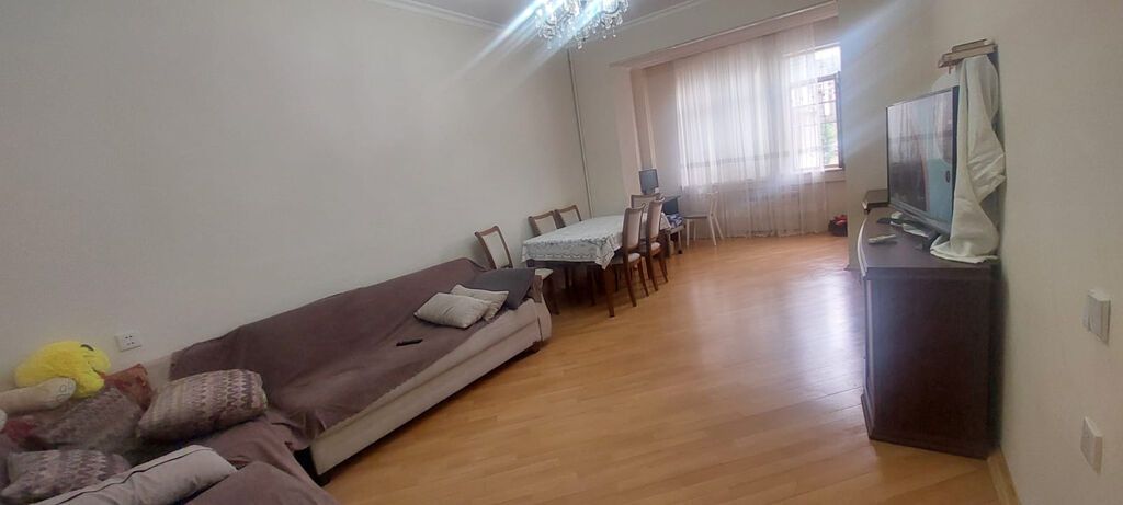 28 Mayda 3 otaqlı köhnə tikili mənzil satılır, 90 m², 300 000 AZN, şəkil 2 / 10