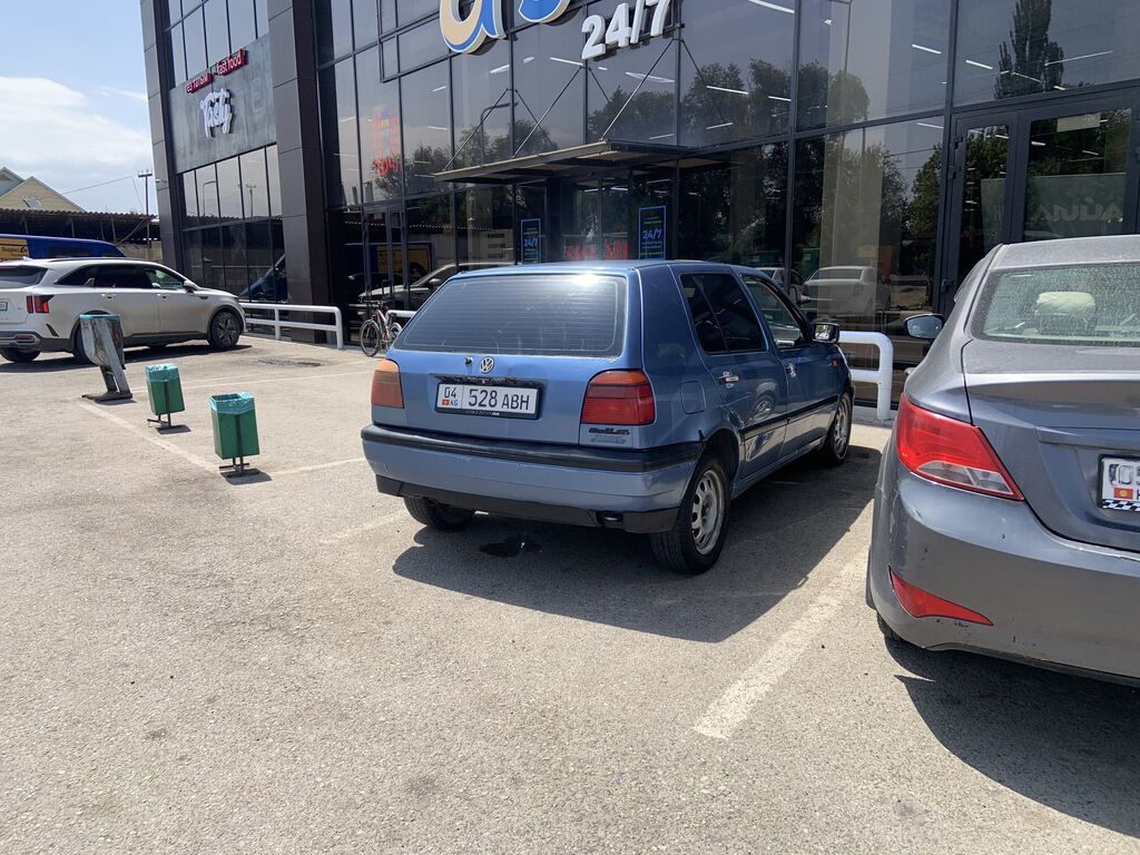 Volkswagen Golf: 1993 г., 1.8 л, Механика, Бензин, Хэтчбэк: фото 2