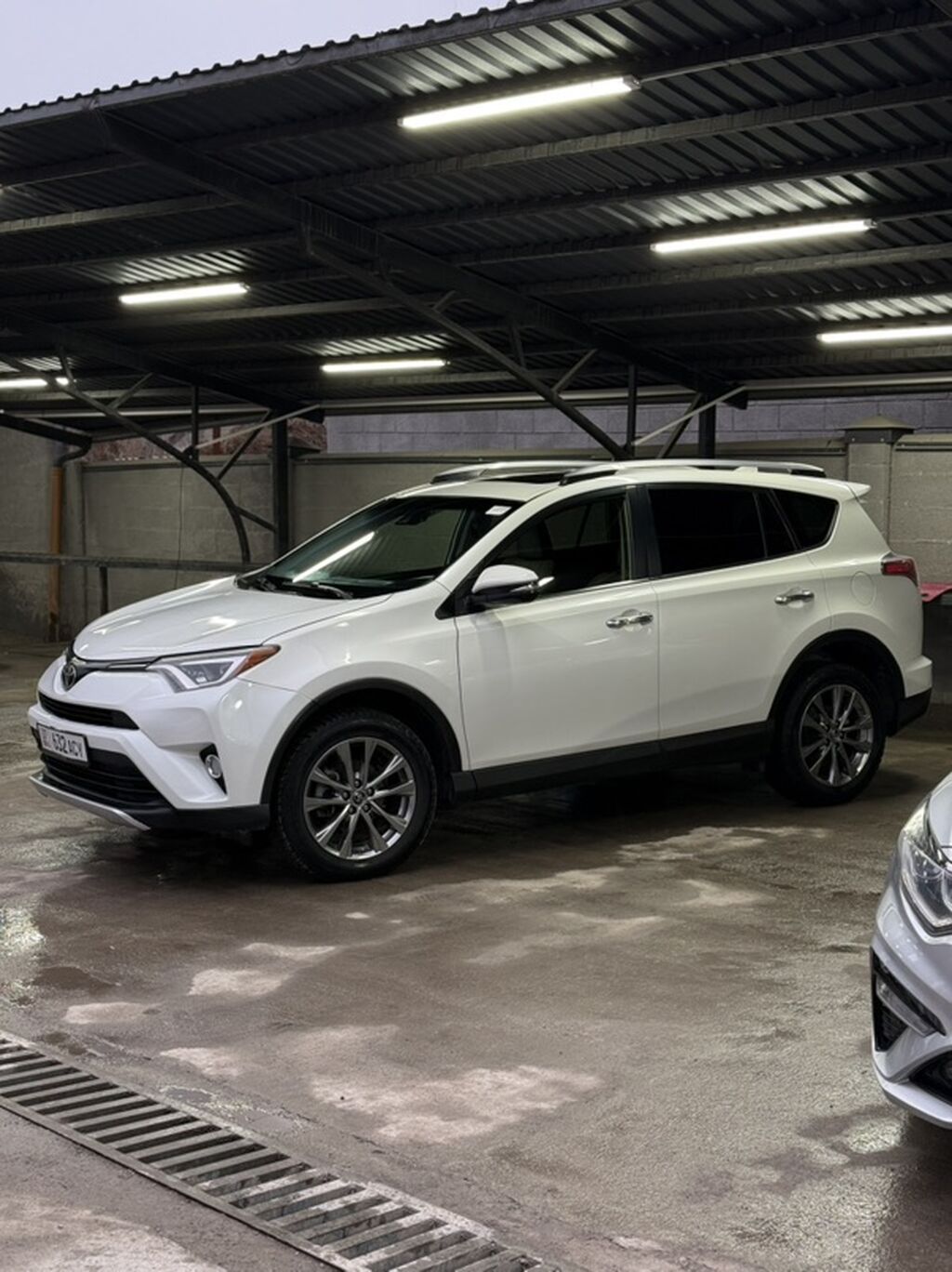 Toyota RAV4: 2018 г., 2.5 л, Автомат, Бензин, Кроссовер: фото 2