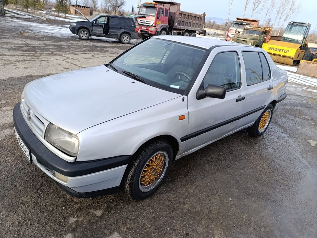 Volkswagen Vento: 1994 г., Седан: фото 7