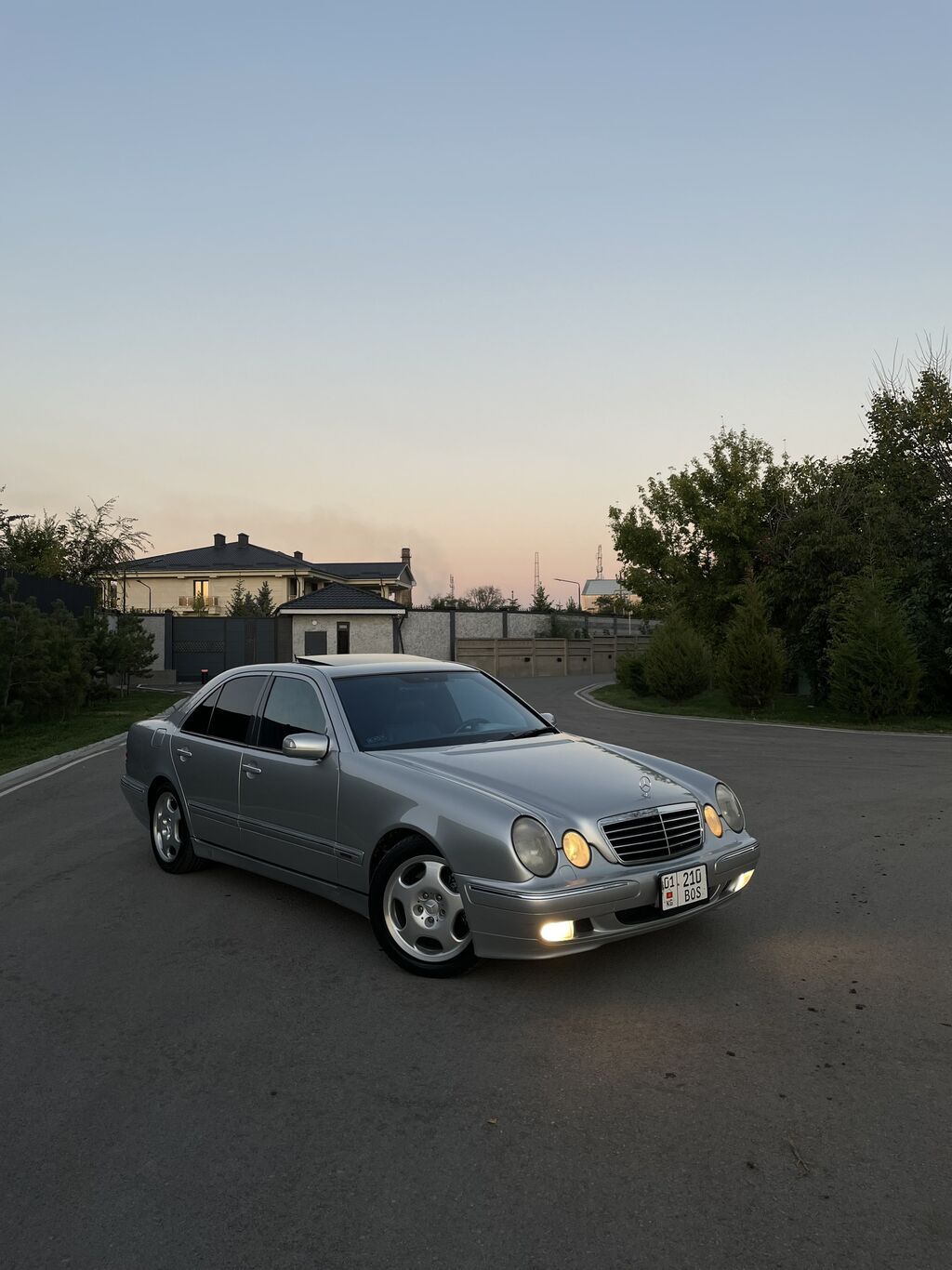 Mercedes-Benz E-Class: 2001 г., 4.3 л, Типтроник, Бензин, Седан: фото 2