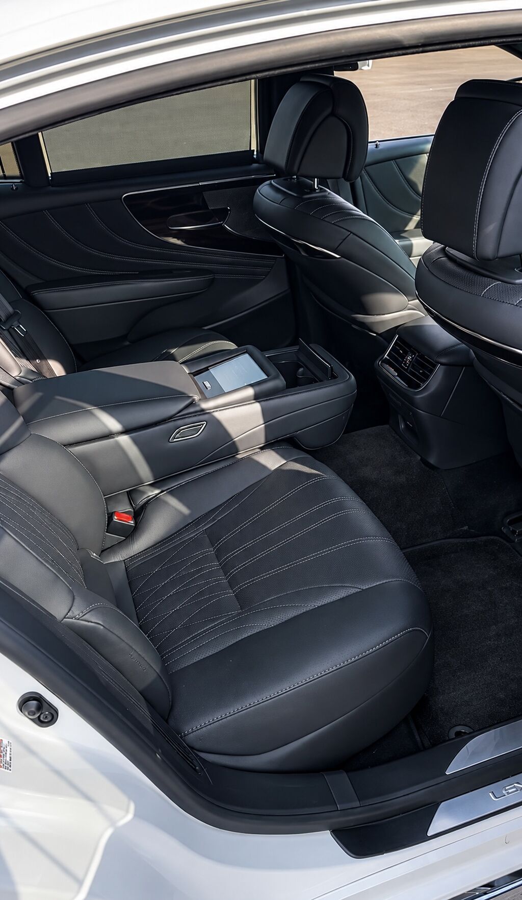 Lexus LS: 2022 г., 3.4 л, Автомат, Гибрид: фото 4