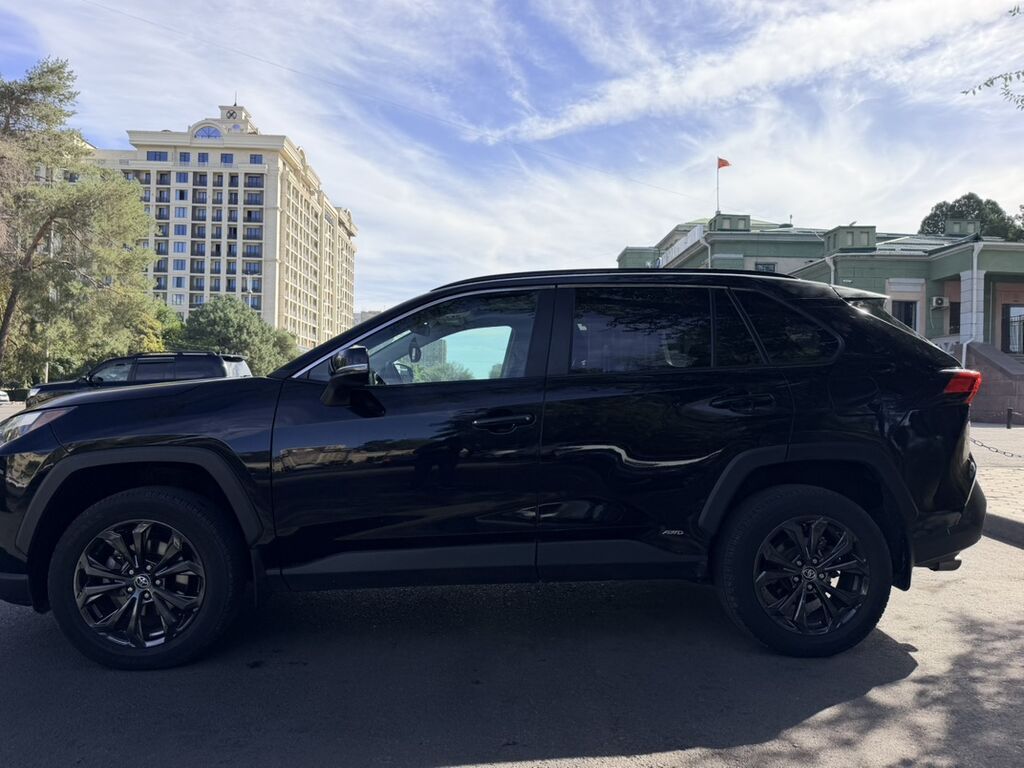 Toyota RAV4: 2022 г., Гибрид, Кроссовер: фото 2
