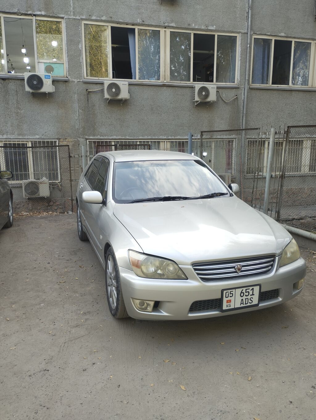 Toyota Altezza: 2002 г., 2 л, Автомат, Седан: фото 4